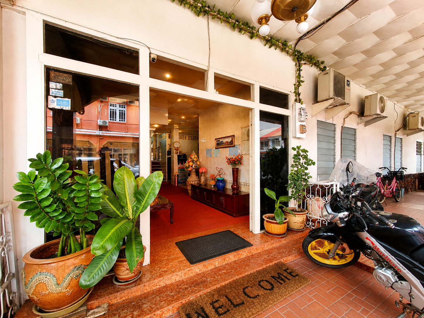 Depan Hotel Sinar Khatulistiwa